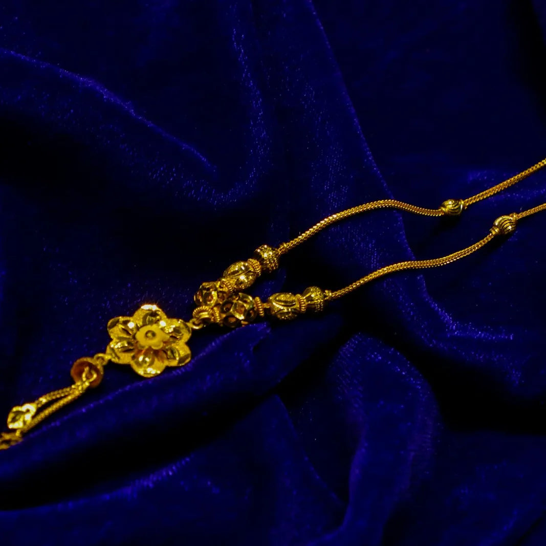 Gold floral pendant necklace