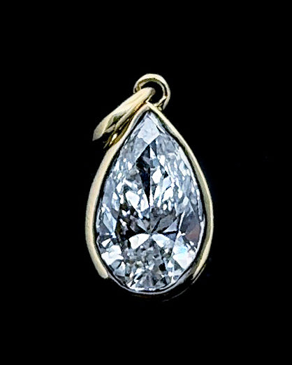 The Élan — Pear Solitaire Pendant