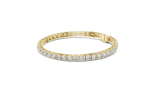 Cushion Cut Diamond Tennis Bracelet in Yellow Gold